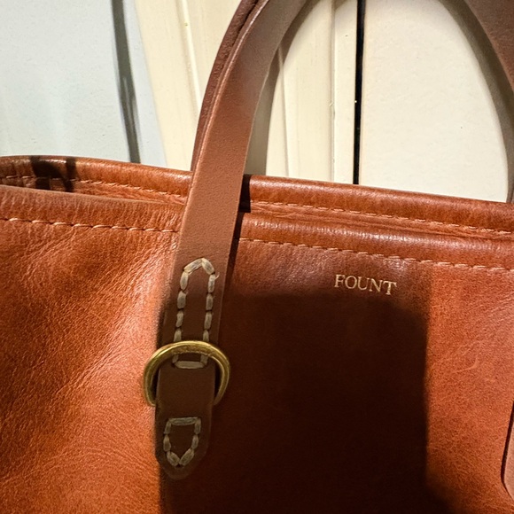 FOUNT Bellfield Crossbody Leather Bag - Picture 2 of 7